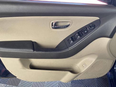 Used 2010 Hyundai Elantra GLS FWD image 16