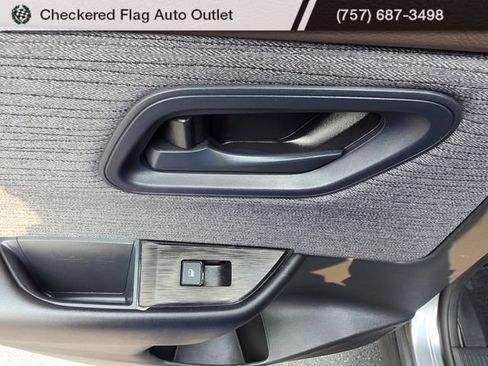 Used 2023 Nissan Rogue S FWD image 39