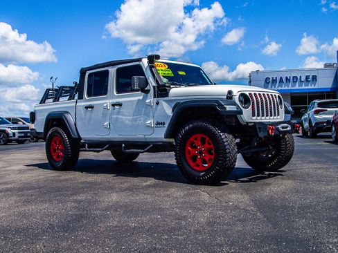 Used 2023 Jeep Gladiator Sport AWD/4WD image 9