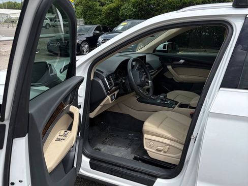 Used 2019 Audi Q5 2.0T Premium w/ Convenience Package AWD/4WD image 9