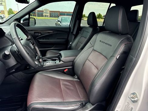 Used 2024 Honda Ridgeline Black Edition image 11