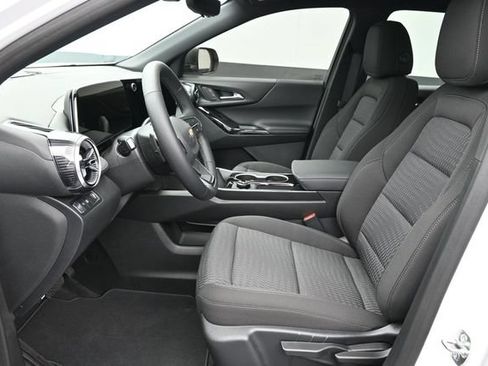 New 2026 Chevrolet Equinox LT w/ Safety and Technology Package FWD image 18
