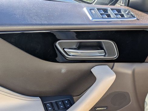 Used 2020 Jaguar F-PACE Prestige image 7