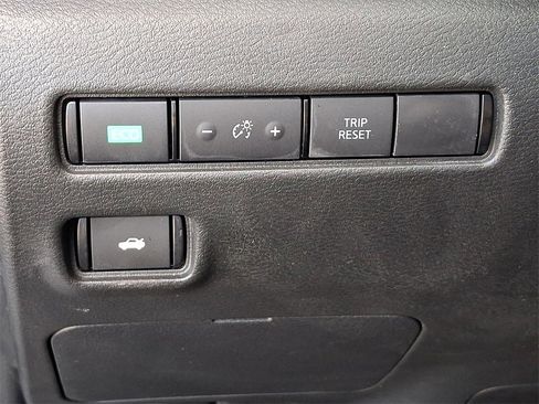 Used 2022 Nissan Sentra SR w/ SR Premium Package image 27