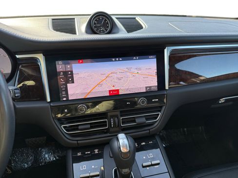 Used 2022 Porsche Macan S image 12