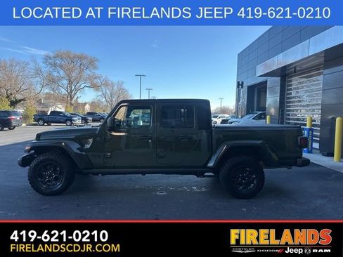 Used 2023 Jeep Gladiator Willys image 4