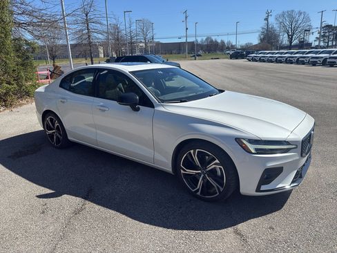 Used 2024 Volvo S60 B5 Core image 6