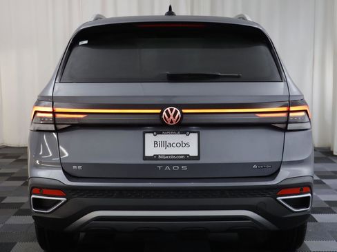New 2026 Volkswagen Taos SE image 14