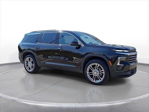 New 2025 Chevrolet Traverse LT w/ Enhanced Driving Package FWD image 2
