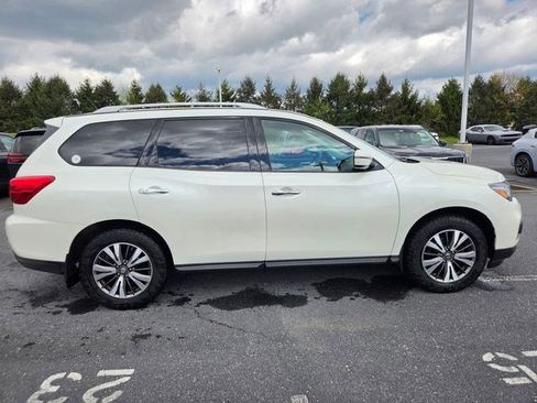 Used 2017 Nissan Pathfinder SV image 17