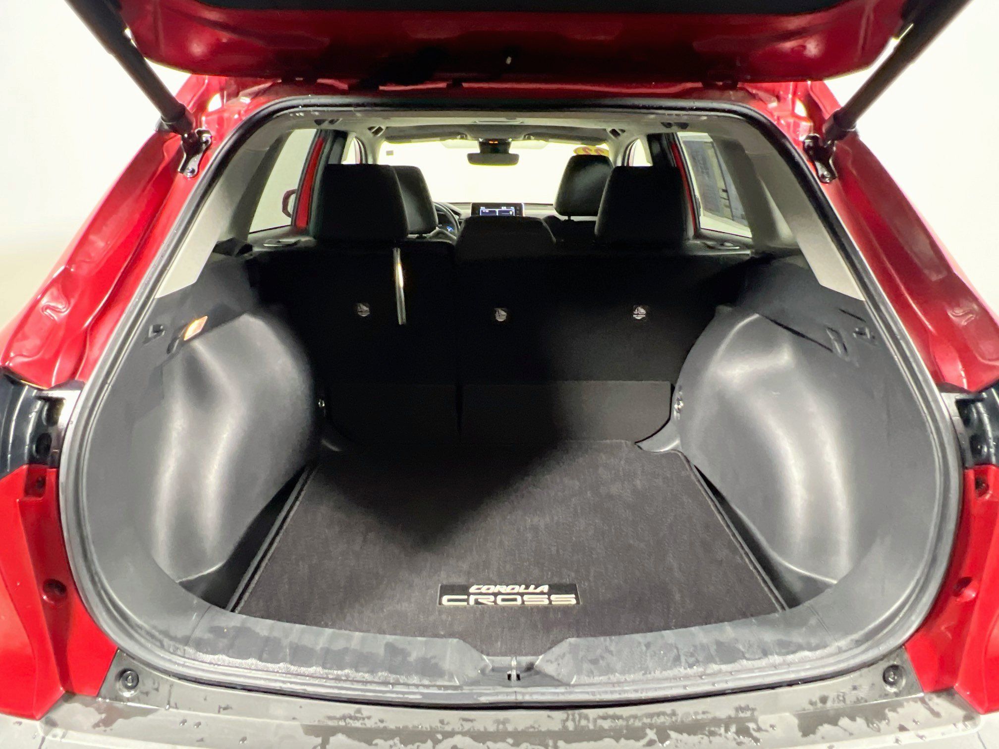 Used 2022 Toyota Corolla Cross XLE w/ Convenience Package FWD image 32