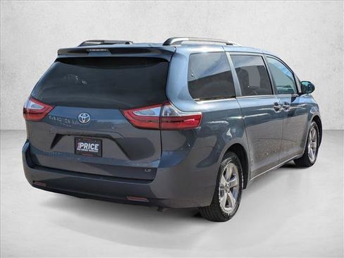 Used 2017 Toyota Sienna LE image 5