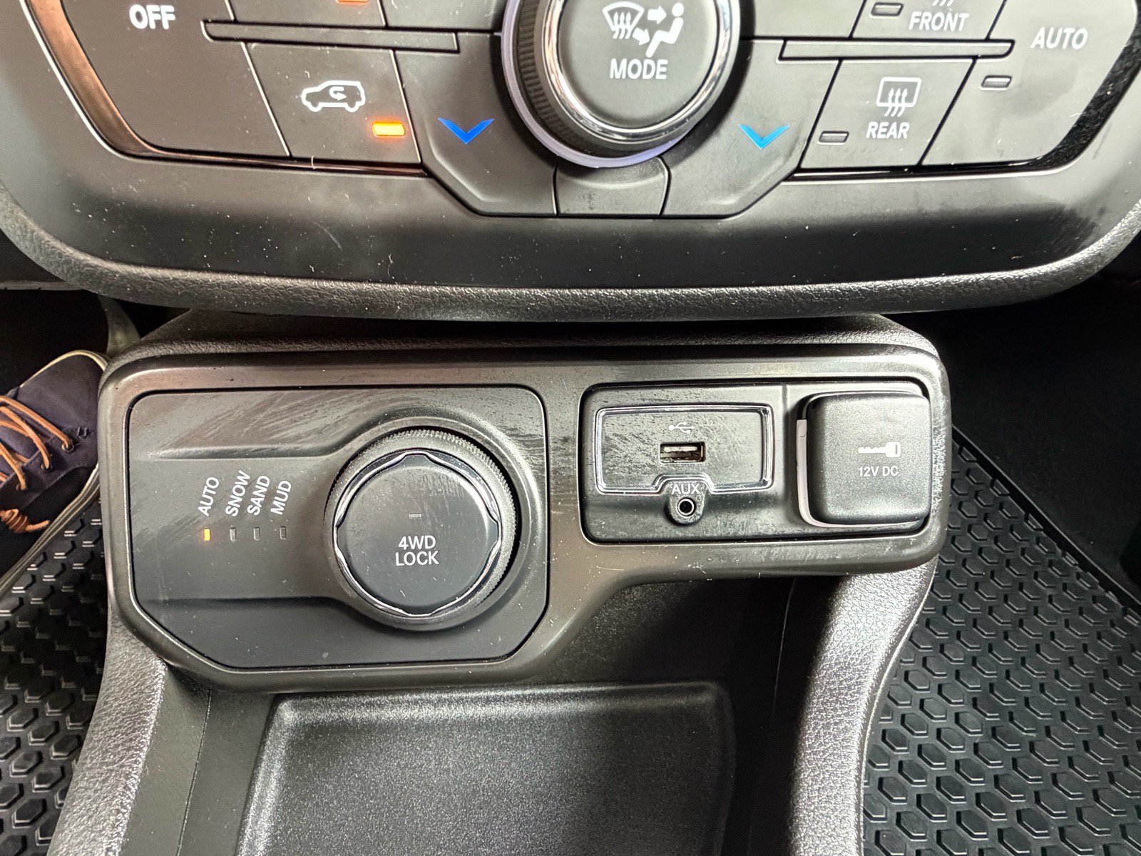 Used 2022 Jeep Renegade Limited w/ Sun, Sound & Wheels Group AWD/4WD image 32