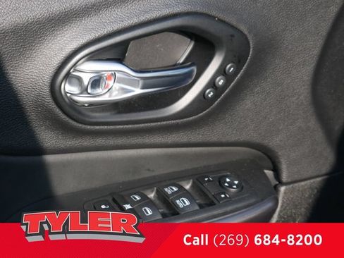 Used 2021 Jeep Cherokee Limited AWD/4WD image 21