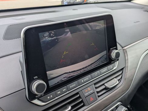 Used 2025 Nissan Altima 2.5 SV FWD image 22