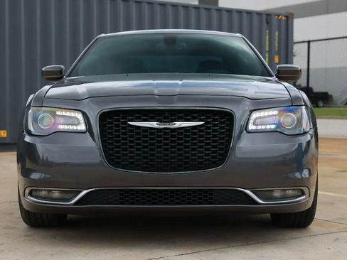 Used 2016 Chrysler 300 S RWD image 17