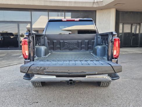 Used 2025 GMC Sierra 1500 SLT image 4