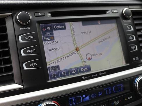 Used 2018 Toyota Highlander XLE AWD/4WD image 17