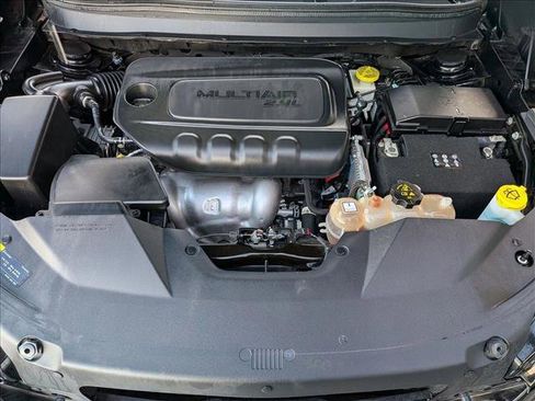 Used 2019 Jeep Cherokee Latitude Plus w/ Comfort/Convenience Group image 21