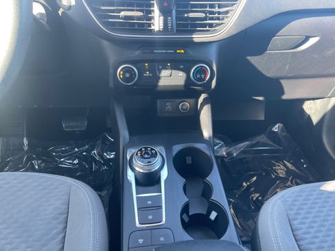 Used 2021 Ford Escape SE image 12