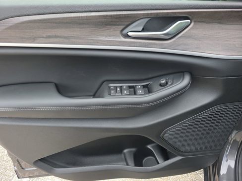 New 2026 Jeep Grand Cherokee L 2WD image 18