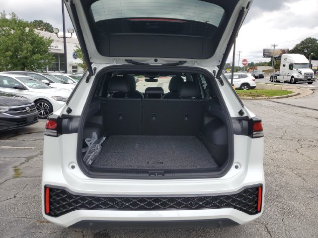 Used 2025 Volkswagen Tiguan SE R-Line AWD/4WD image 14