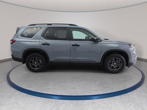 Certified 2025 Honda Pilot TrailSport image 4