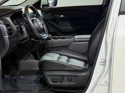 Used 2023 Nissan Rogue SV w/ SV Premium B Package image 34