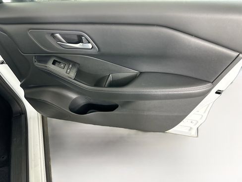 Used 2025 Nissan Rogue SV image 30