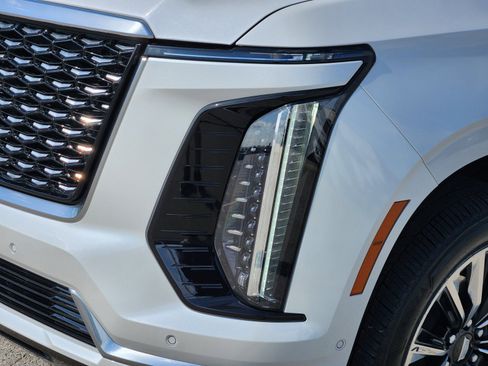 Certified 2025 Cadillac Escalade Premium Luxury w/ Touring Package AWD/4WD image 28