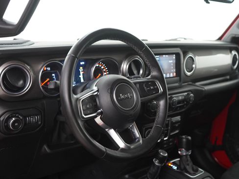 Used 2018 Jeep Wrangler Unlimited Sahara w/ Dual Top Group AWD/4WD image 19