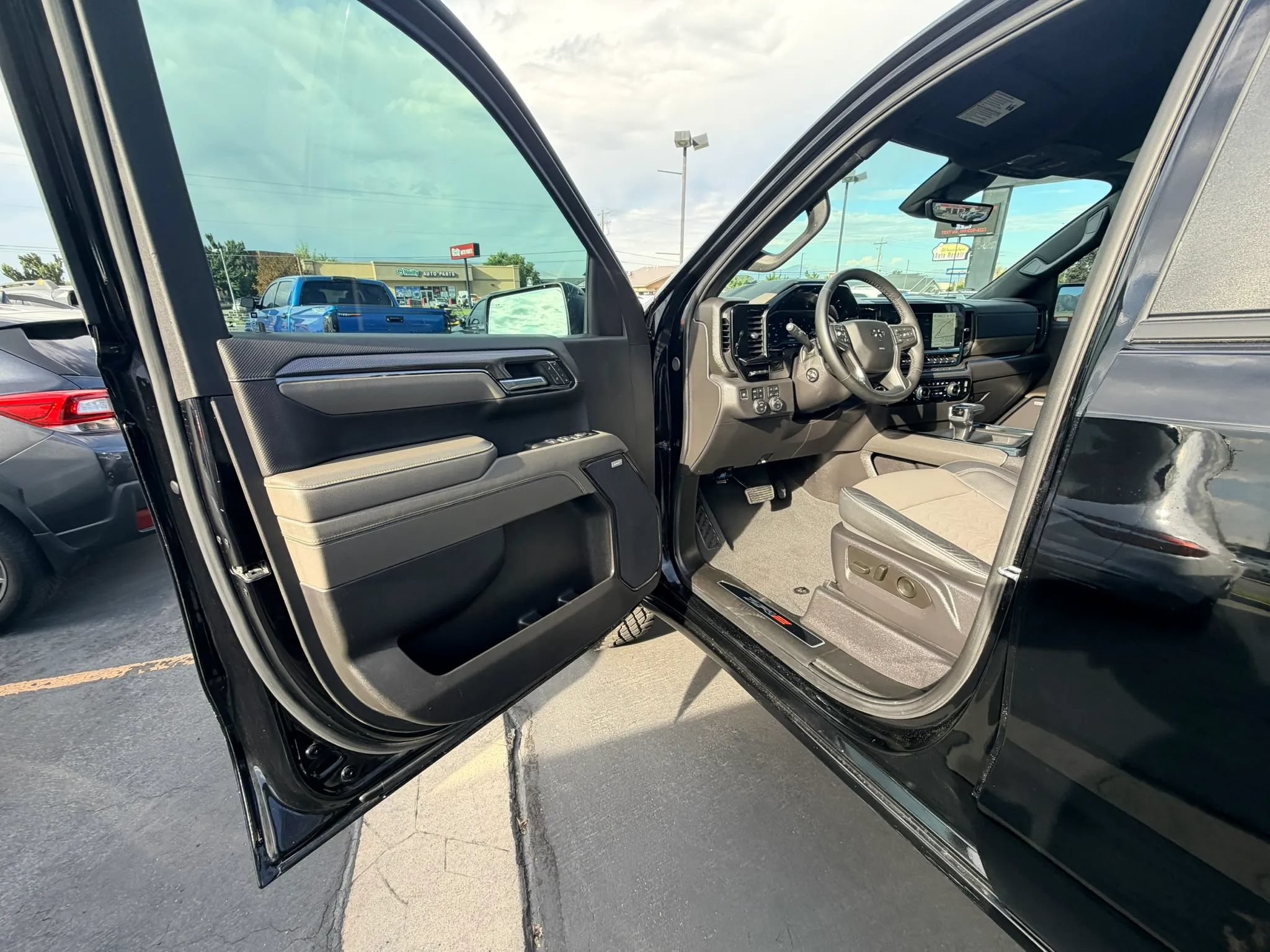 Used 2024 Chevrolet Silverado 1500 ZR2 w/ Technology Package AWD/4WD image 9