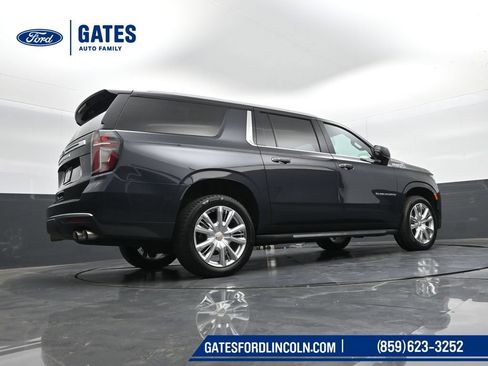 Used 2022 Chevrolet Suburban High Country AWD/4WD image 43