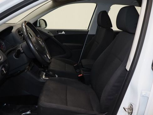 Used 2015 Volkswagen Tiguan S image 16