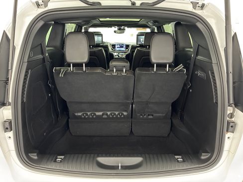 Used 2024 Chrysler Pacifica Limited w/ Uconnect Theater Family Group AWD/4WD image 10
