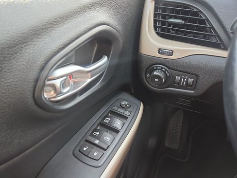 Used 2017 Jeep Cherokee Limited AWD/4WD image 24