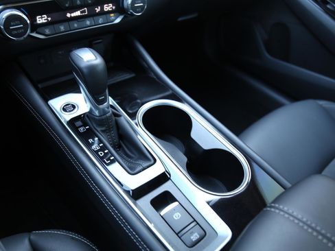 Used 2025 Nissan Altima 2.5 SL FWD image 19