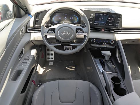 Used 2025 Hyundai Elantra Sport FWD image 10