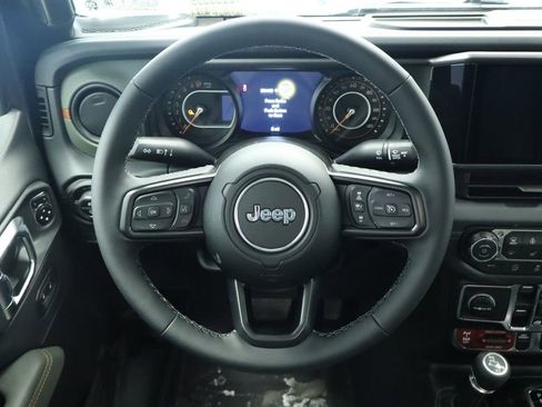 New 2026 Jeep Gladiator Mojave w/ Safety Group AWD/4WD image 32