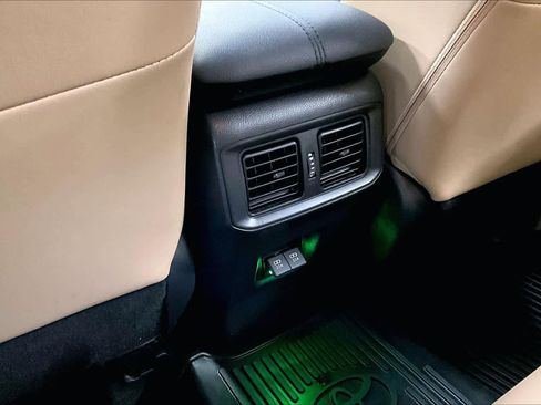 Used 2020 Toyota RAV4 XLE Premium image 37