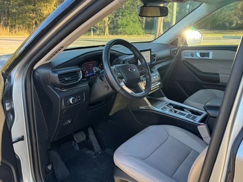 Used 2020 Ford Explorer Limited w/ Class III Trailer Tow Package image 8