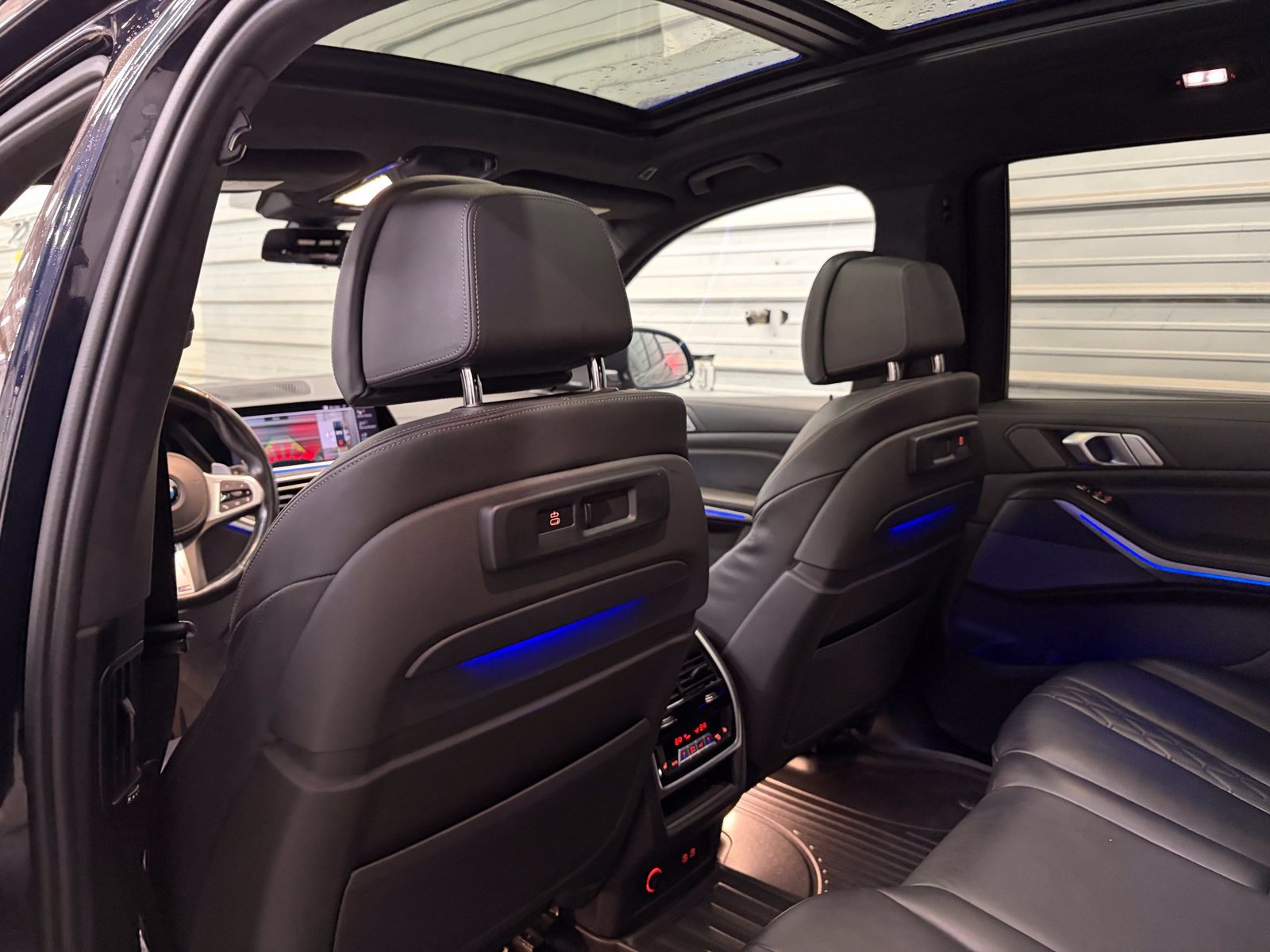 Used 2021 BMW X7 M50i AWD/4WD image 25