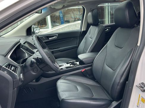 Used 2018 Ford Edge Titanium w/ Equipment Group 302A AWD/4WD image 9