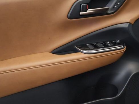 New 2025 Toyota Crown Signia image 9