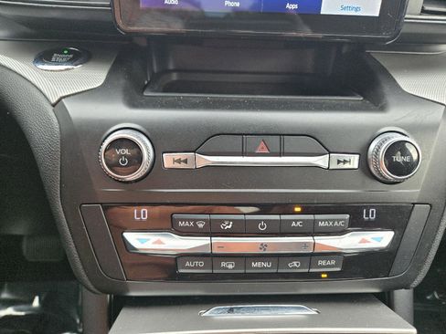 Used 2020 Ford Explorer XLT RWD image 31