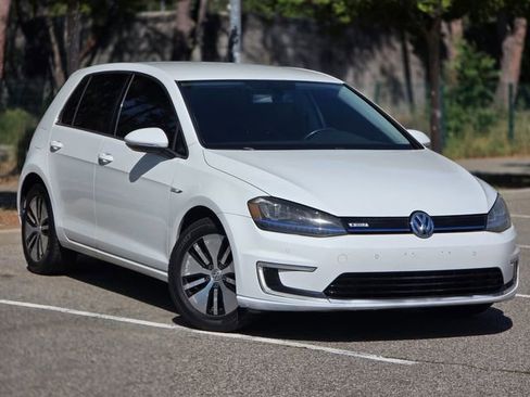 Used 2015 Volkswagen e-Golf SEL Premium image 1