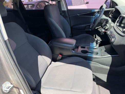 Used 2018 Kia Sorento FWD image 29