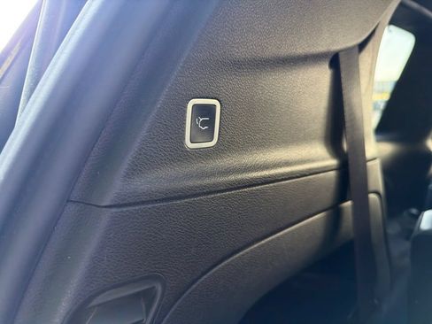 Used 2019 Chrysler Pacifica Touring-L Plus w/ S Appearance Package FWD image 11