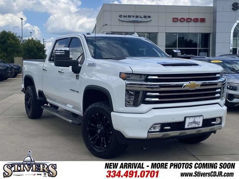 Used 2020 Chevrolet Silverado 2500 High Country w/ Technology Package AWD/4WD image 36