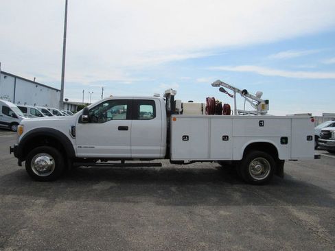 Used 2017 Ford F550 4x4 SuperCab Super Duty w/ Power Equipment Group image 5